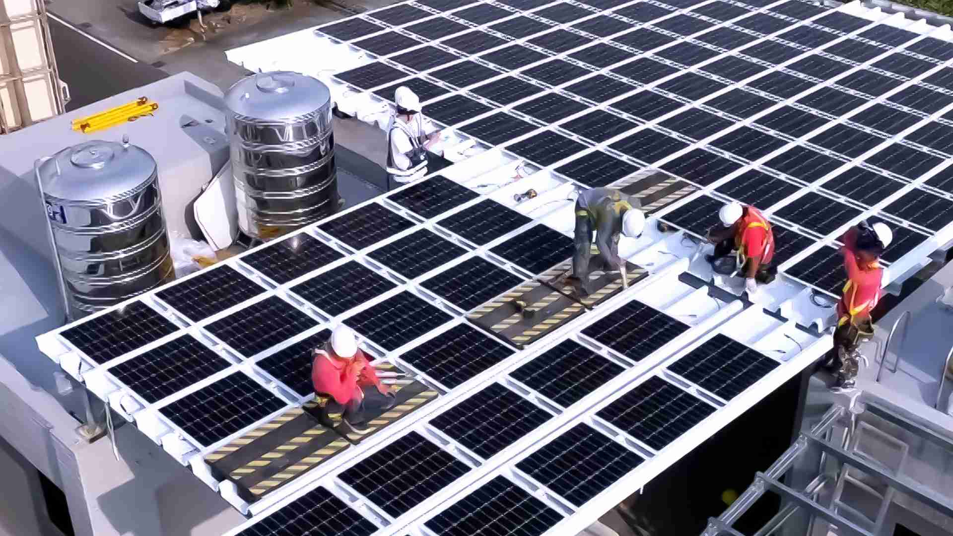 糖果派对着力于替代能源之技术研发，，如光电浪板的相关制程、、、设备与产品，，其中所开发之光电整合型浪板，，减少传统金属支架安装，，更提升耐候度，，，可广泛运用于多元场域，，，，并辅助建筑达到净零碳排目标