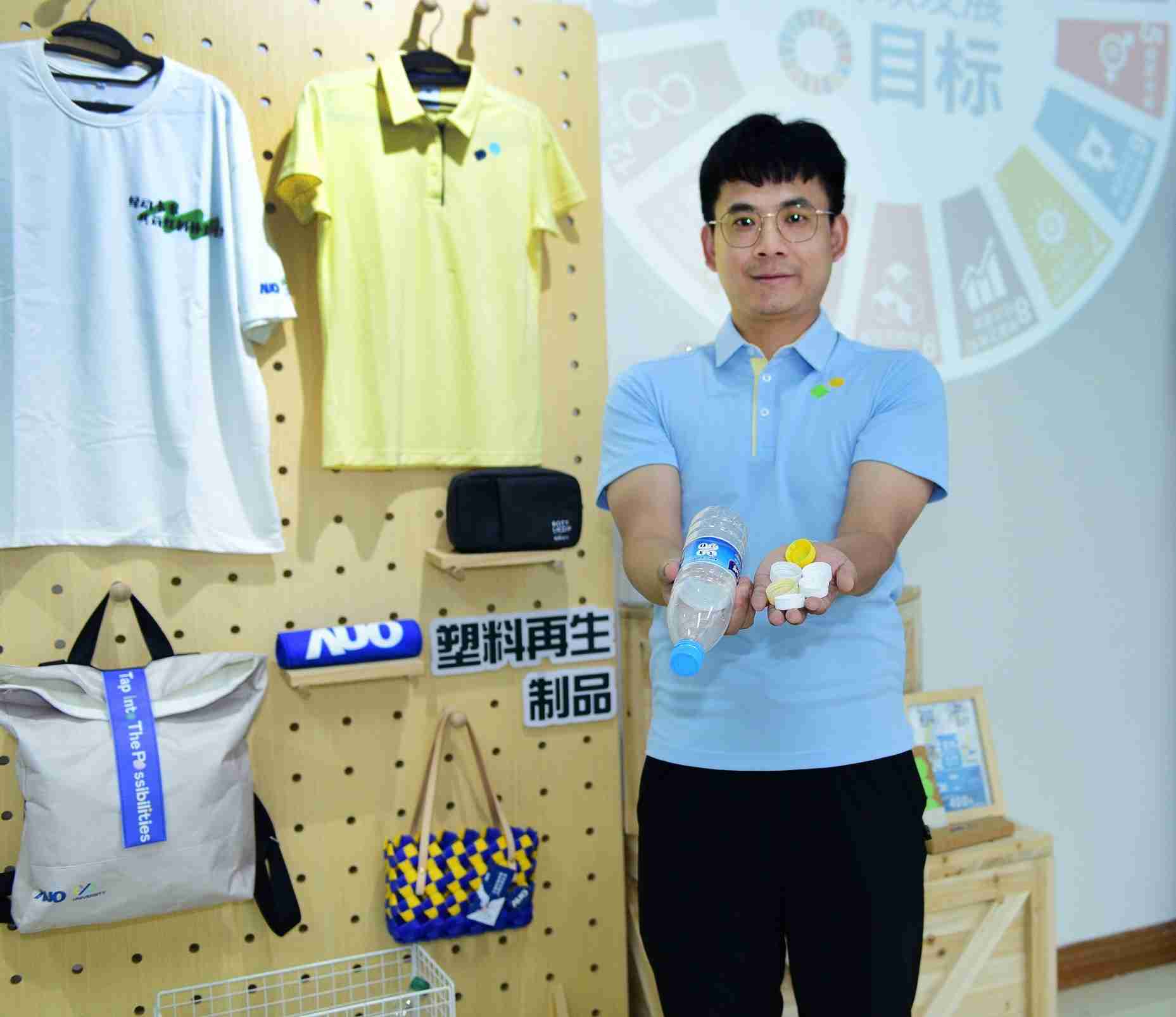 「2024智慧糖果派对展」永续发展馆中，，，展示糖果派对厦门驱动永续发展之成果，，包含将厂内废弃物再制为实用物品，，，将永续发展理念深植于员工生活日常实践